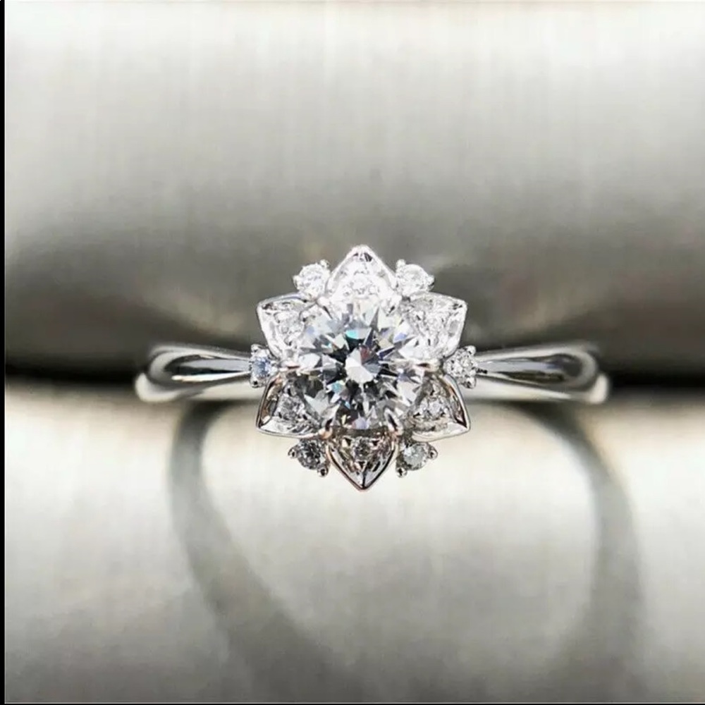 New Women’s 925 Silver Flower Party Diamond Ring - Picture 2 of 4